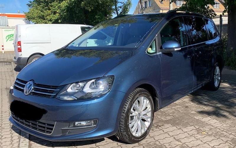 Blau Gebraucht 2016 VW Sharan Highline Van / Kleinbus | 17.000 € (Fairer Preis) - Bild 1/4