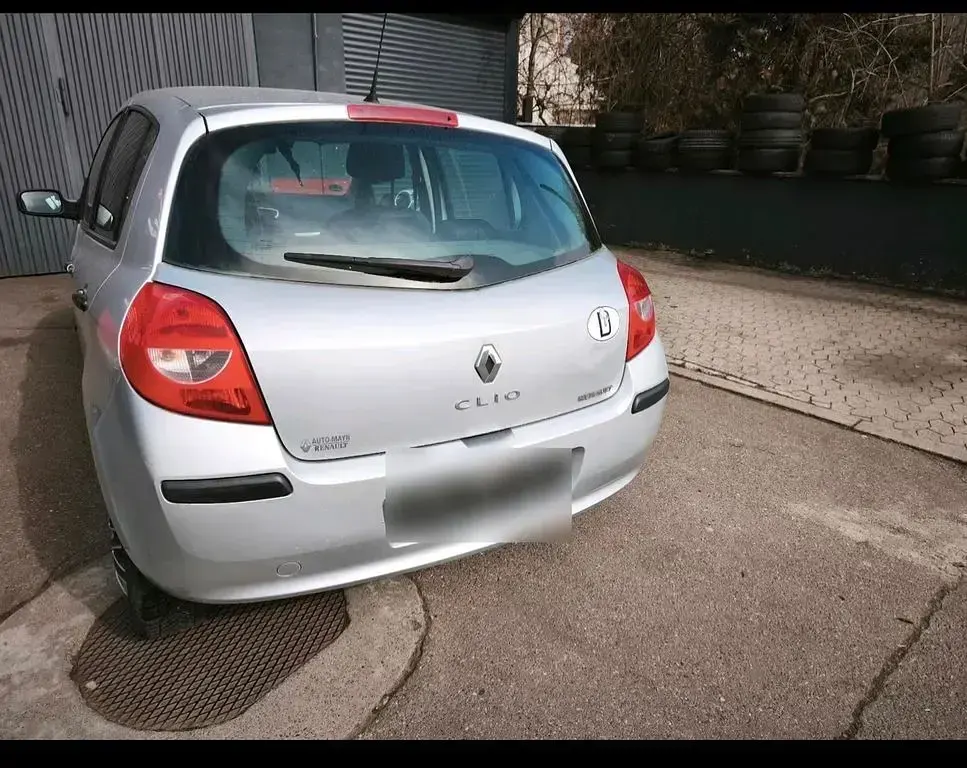 Gebraucht Renault Clio II Dynamique 107 PS (78 kW) 2006 Silber Limousine