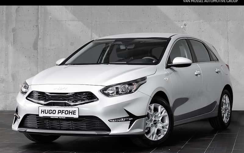 Silber Gebraucht 2024 Kia Ceed Vision Kleinwagen | 22.790 € (Fairer Preis) - Bild 1/4