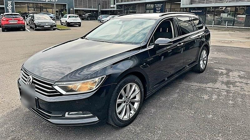 Schwarz Gebraucht 2015 VW Passat Comfortline Kombi | 8.950 € (Superpreis) - Bild 1/4