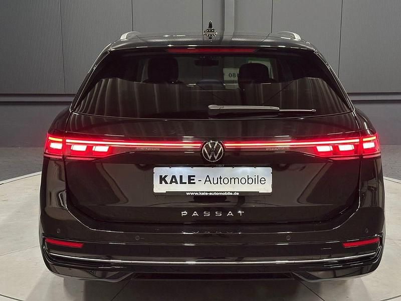 Gebraucht VW Passat Elegance 150 PS (110 kW) 2025 Grenadillschwarz metallic Kombi