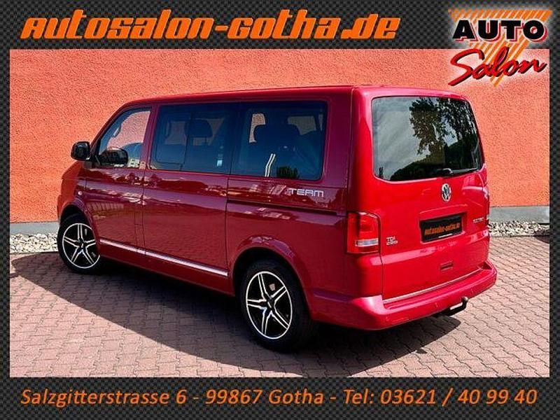 Usado VW Multivan Team 140 CV (102 kW) 2011 Rojo Monovolumen