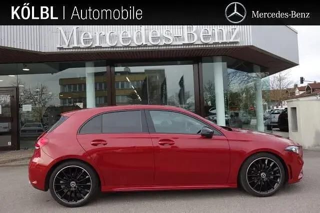 Manufaktur patagonienrot Gebraucht 2022 Mercedes A200 AMG line Limousine | 27.980 € (Fairer Preis) - Bild 1/4