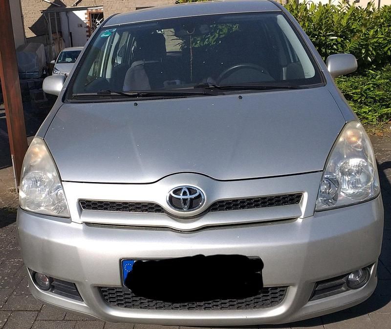 Silber Gebraucht 2005 Toyota Corolla Verso Van / Kleinbus | 3.500 € (Fairer Preis) - Bild 1/4