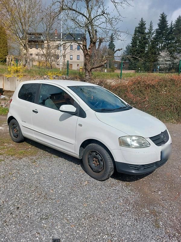 Gebraucht VW Fox 54 PS (39 kW) 2009 Weiß Kleinwagen