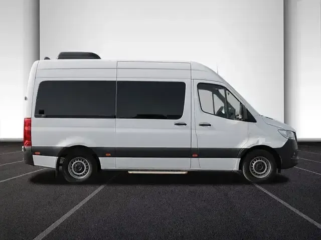 Używany Mercedes Sprinter 170 KM (125 kW) 2023 Biały Van