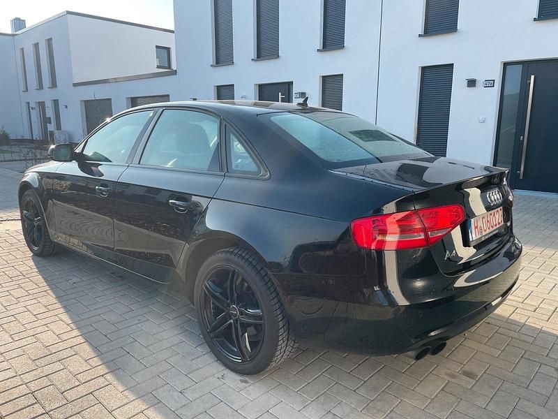 Gebraucht Audi A4 177 PS (130 kW) 2014 Schwarz Limousine