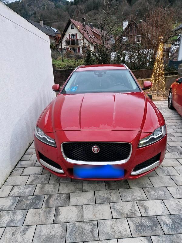 Gebraucht Jaguar XF 184 PS (135 kW) 2019 Rot Kombi