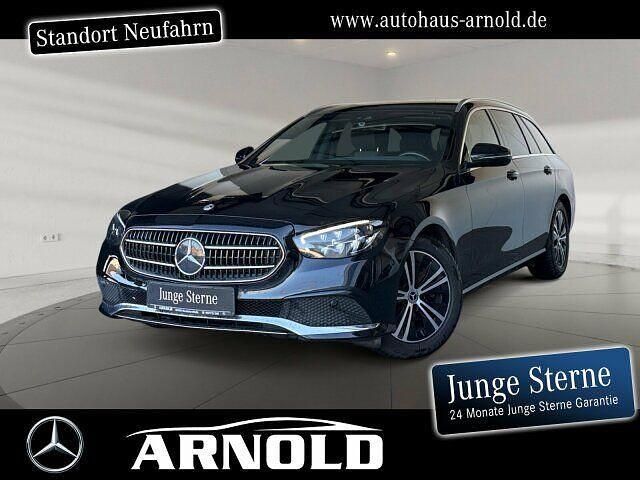 Schwarz (unilack schwarz) Gebraucht 2022 Mercedes E220 Avantgarde Kombi | 32.400 € (Fairer Preis) - Bild 1/4