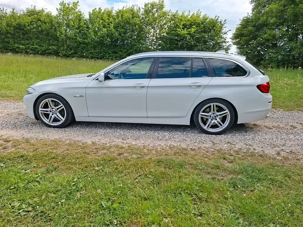 Gebraucht BMW 530 Sport Line 258 PS (189 kW) 2012 Weiß Kombi