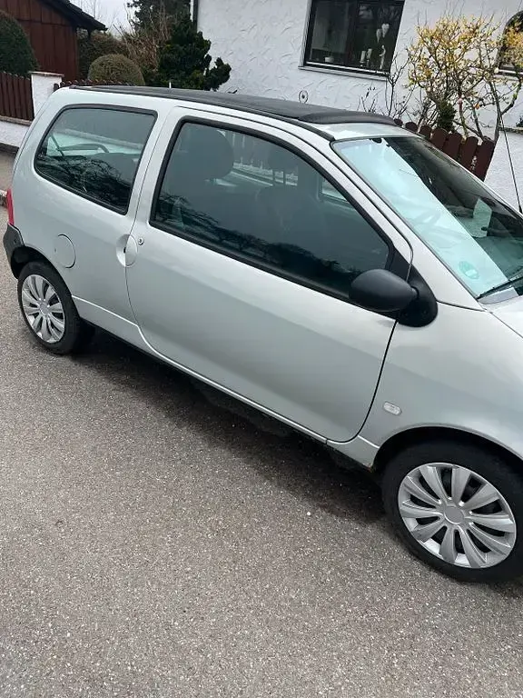 Używany Renault Twingo 75 KM (55 kW) 2004 Szary Hatchback