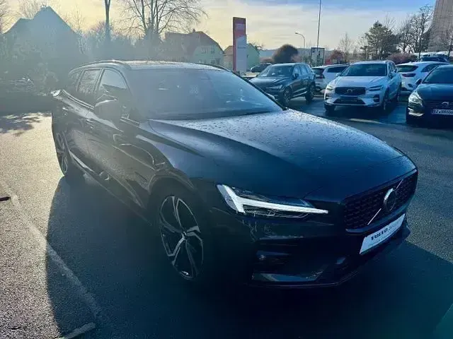 Gebraucht Volvo V60 Plus 197 PS (144 kW) 2025 Grau Kombi