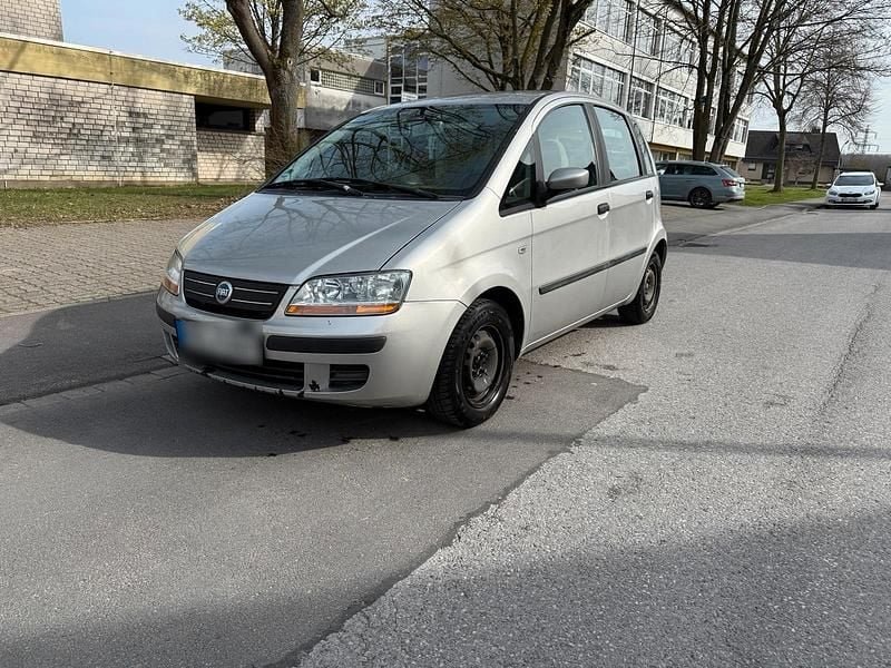 Gebraucht Fiat Idea 95 PS (69 kW) 2004 Silber Van / Kleinbus
