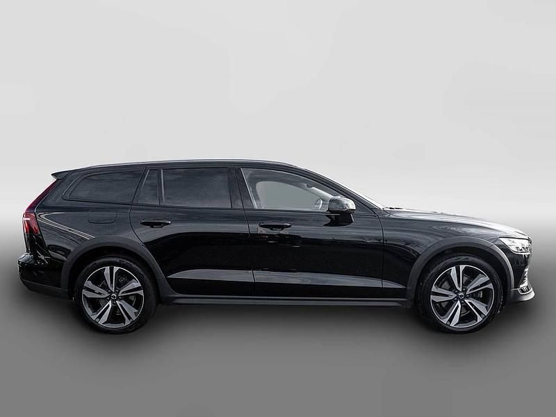 Gebraucht Volvo V60 CC Plus 197 PS (144 kW) 2023 Schwarz Kombi
