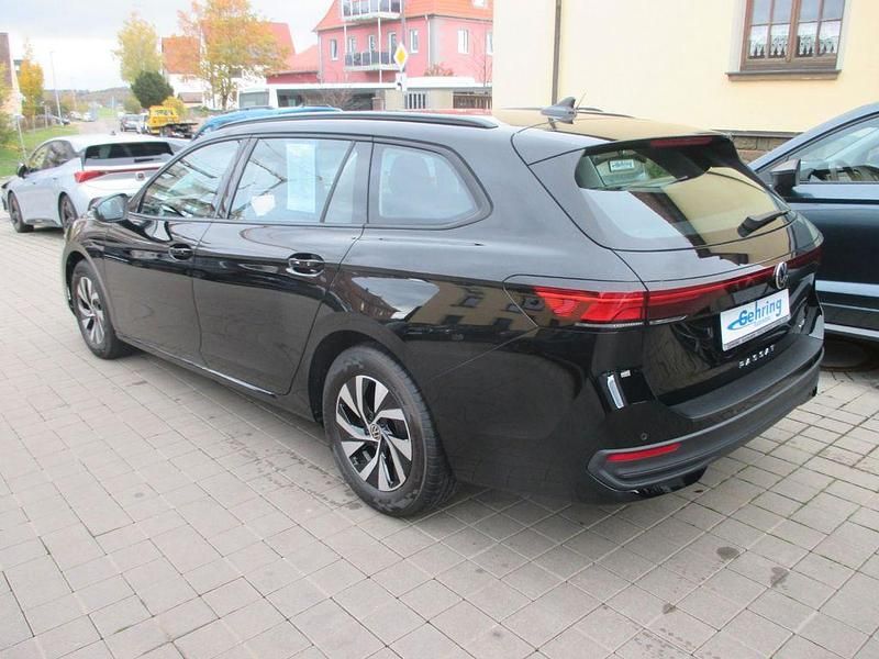 Gebraucht VW Passat 150 PS (110 kW) 2024 Schwarz Limousine