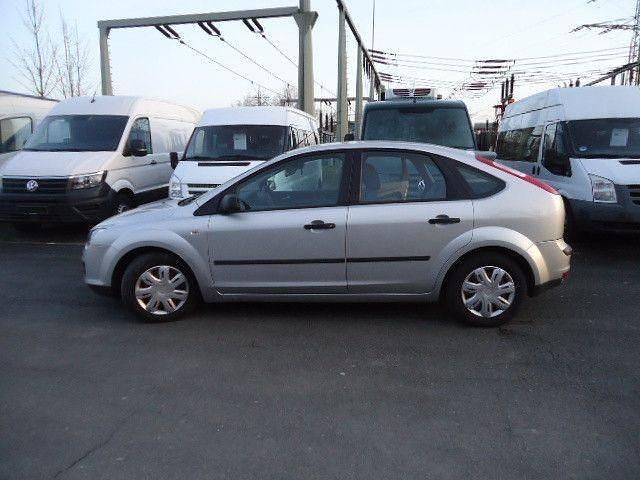 Gebraucht Ford Focus Trend 101 PS (74 kW) 2005 Silber Kleinwagen