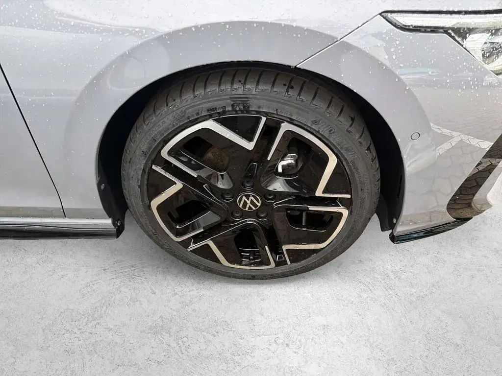 Gebraucht VW Golf VIII R-line 150 PS (110 kW) 2025 Mondsteingrau Limousine
