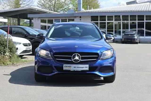 Gebraucht Mercedes C180 Avantgarde 156 PS (114 kW) 2017 Blau Kombi