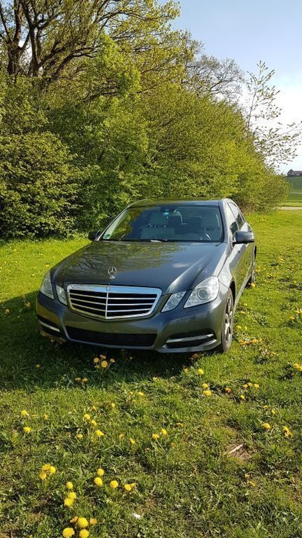 Grau Gebraucht 2012 Mercedes E200 Avantgarde Limousine | 7.300 € (Fairer Preis) - Bild 1/4