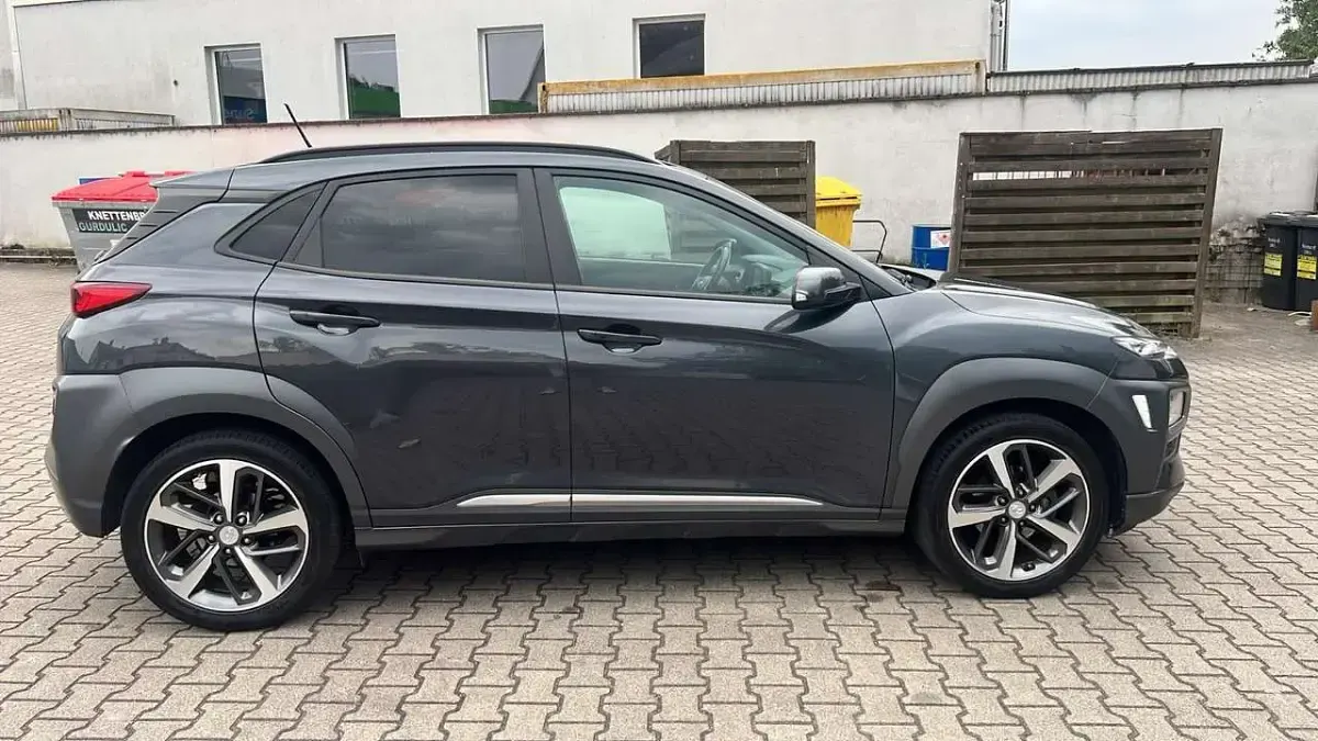 Gebraucht Hyundai Kona Premium 120 PS (88 kW) 2018 Dark knight / mic SUV