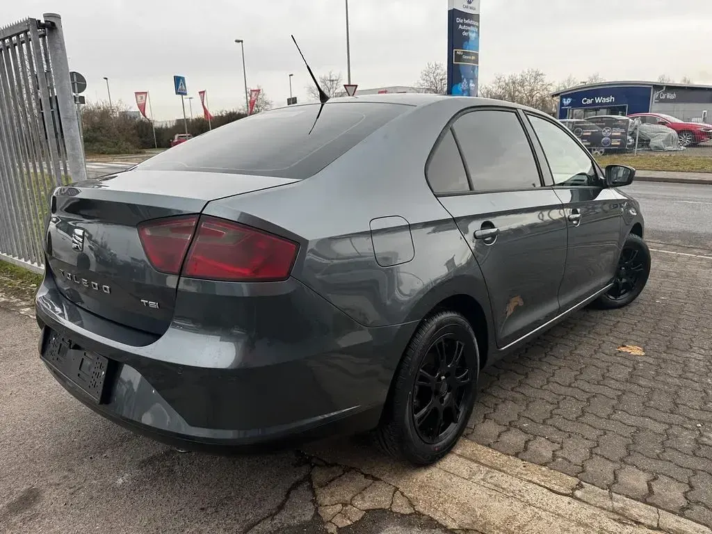 Gebraucht Seat Toledo 4You 86 PS (63 kW) 2015 Grau Kleinwagen