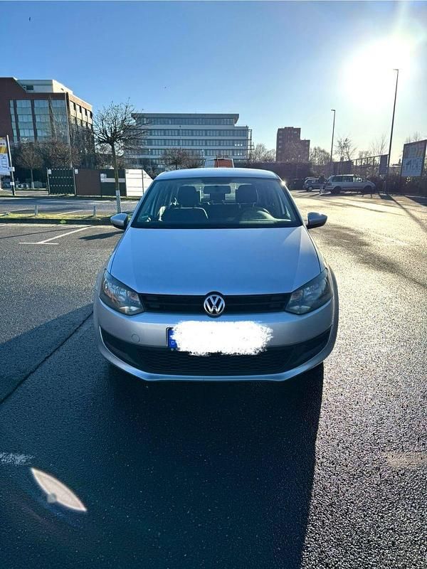 Silber Gebraucht 2010 VW Polo Trendline Kleinwagen | 5.250 € (Fairer Preis) - Bild 1/4