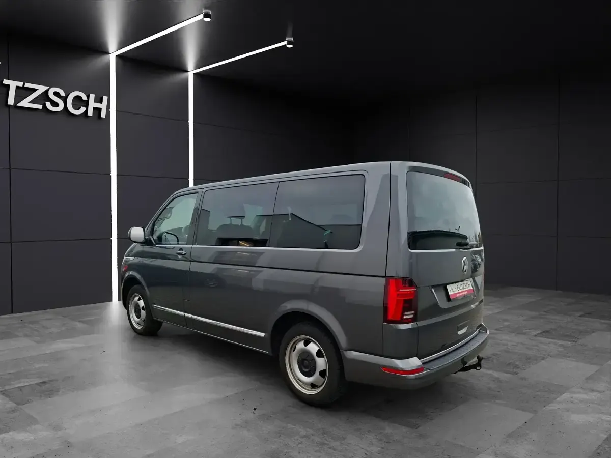 Usado VW Multivan Generation Six 150 HP (110 kW) 2022 Cinzento Monovolume