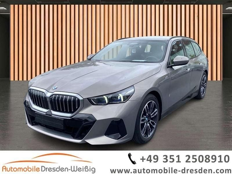 Grau Gebraucht 2024 BMW 520 M Sport Kombi | 55.880 € (Superpreis) - Bild 1/3