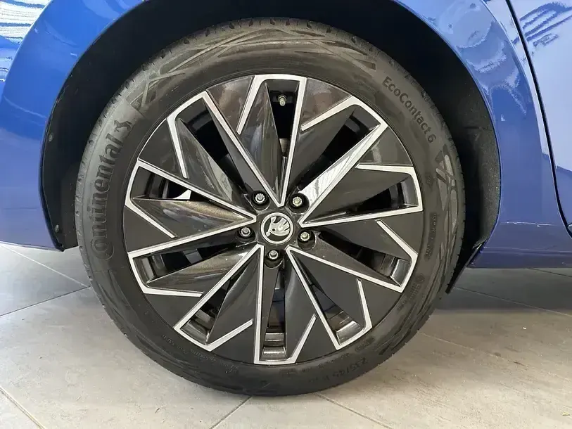 Gebraucht Skoda Superb LAURIN & KLEMENT 200 PS (147 kW) 2023 Nightfire blau Kombi