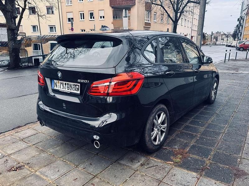 Gebraucht BMW 220 Sport Line 192 PS (141 kW) 2018 Schwarz Kombi