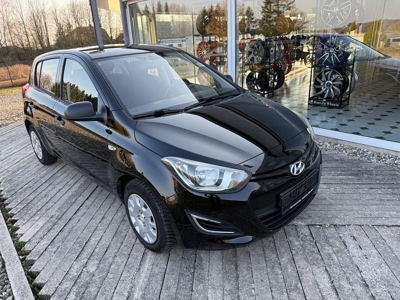 Gebraucht Hyundai i20 Edition 86 PS (63 kW) 2014 Schwarz Kleinwagen