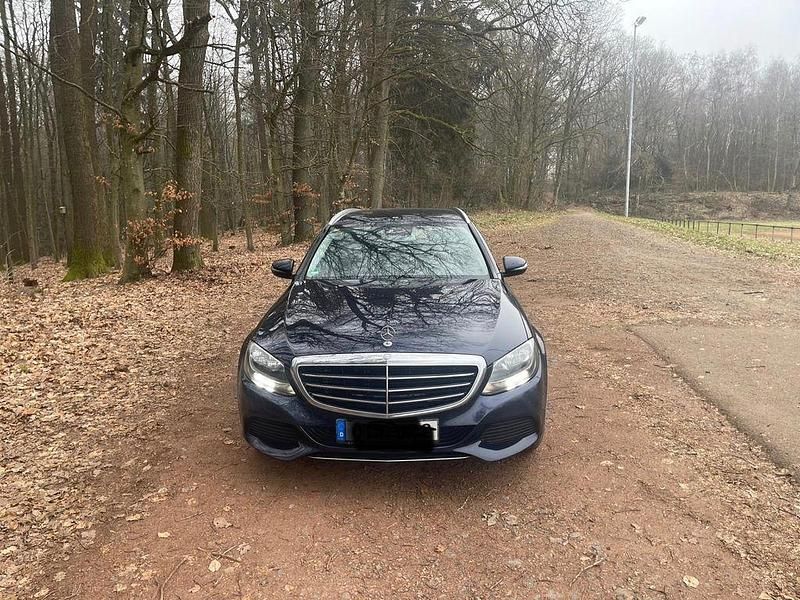 Blau Gebraucht 2016 Mercedes C220 Limousine | 17.333 € (Guter Preis) - Bild 1/4