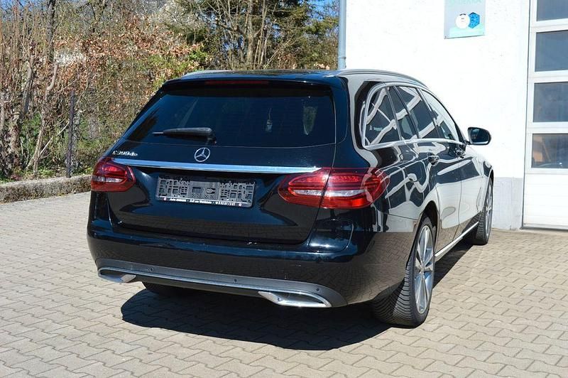 Gebraucht Mercedes C300e 194 PS (142 kW) 2019 Schwarz Limousine