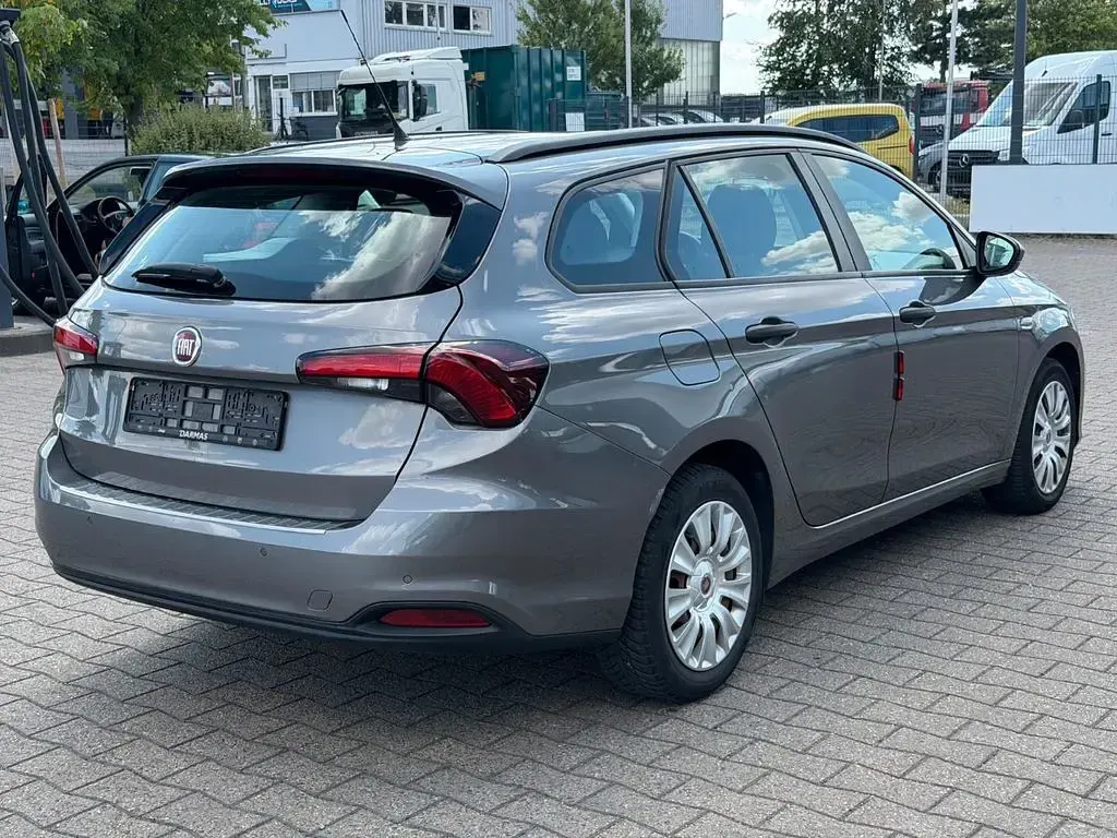 Gebraucht Fiat Tipo More 120 PS (88 kW) 2018 Grau Limousine