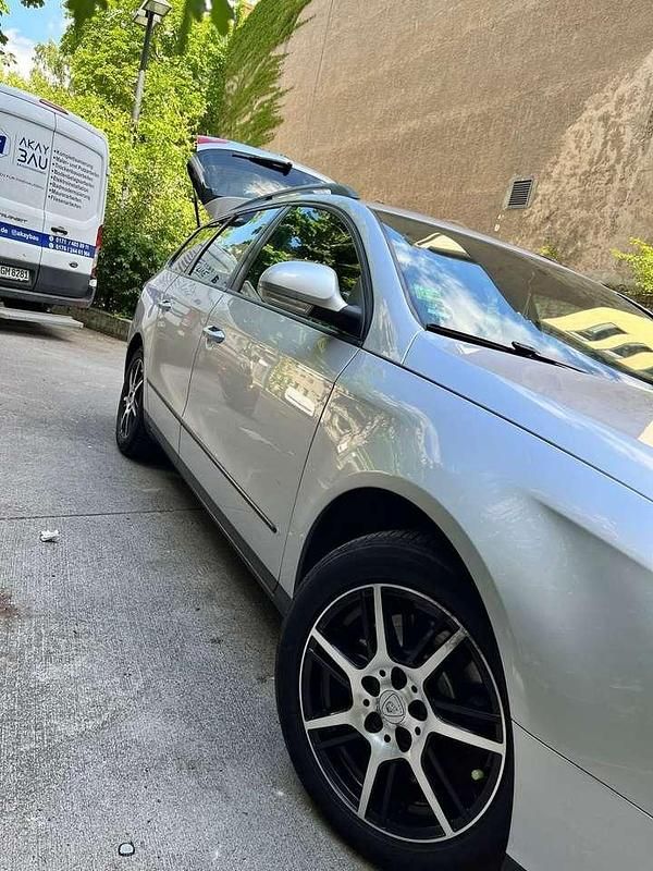 Gebraucht 2010 VW Passat Comfortline Kombi | 5.900 € (Teuer) - Bild 1/4