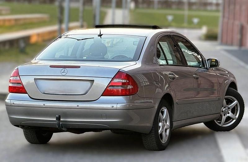 Usata Mercedes E220 150 CV (110 kW) 2003 Argento Berlina