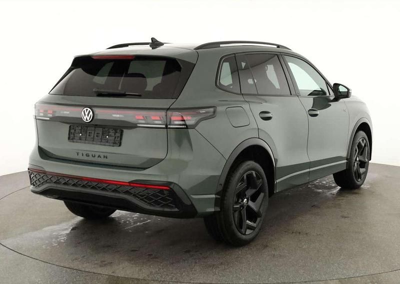 Neu VW Tiguan R-line 193 PS (141 kW) 2025 Cipressino grün metallic SUV