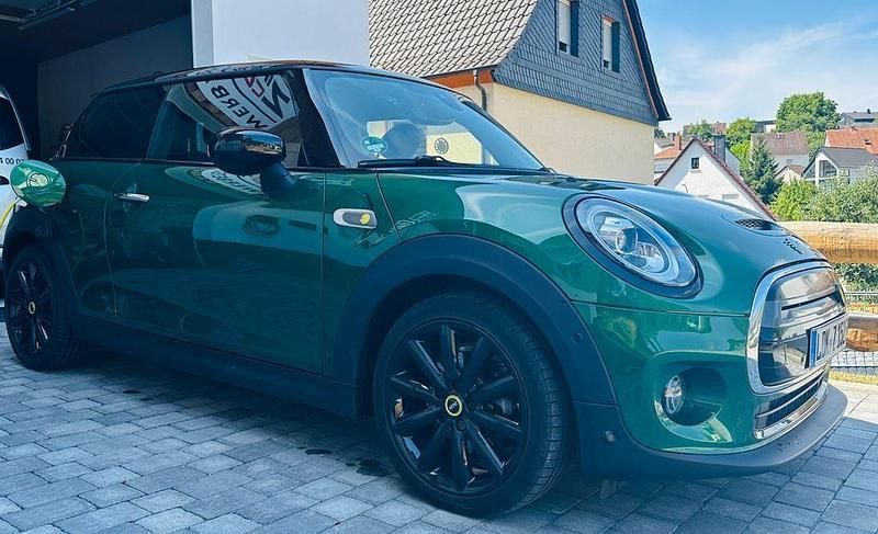 Grün Gebraucht 2020 Mini Cooper SE Kleinwagen | 16.499 € (Fairer Preis) - Bild 1/4