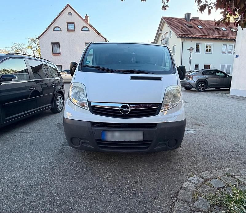 Second-hand Opel Vivaro 90 CP (66 kW) 2008 Alb Monovolum
