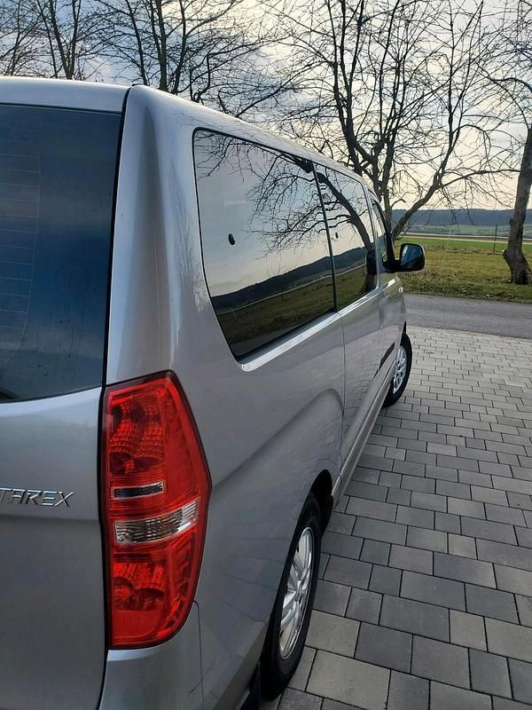 Gebraucht Hyundai H-1 170 PS (125 kW) 2016 Grau Van / Kleinbus