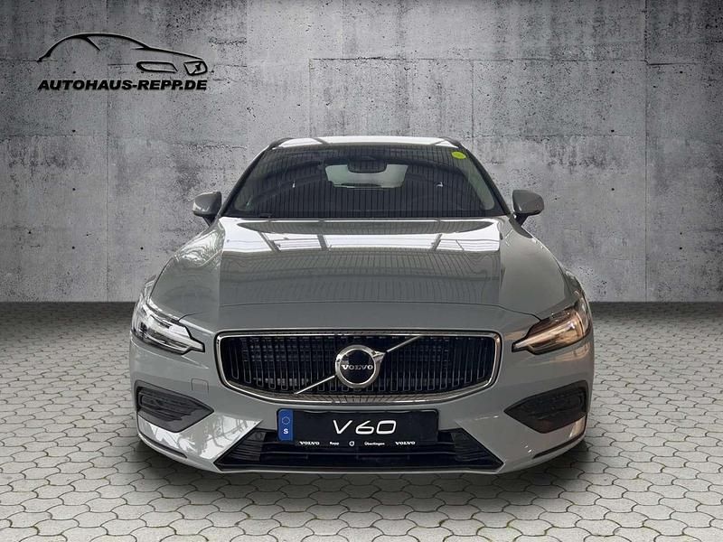 Gebraucht Volvo V60 Core 163 PS (119 kW) 2024 Vapour grey Kombi