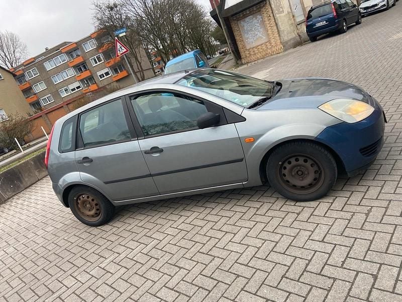 Gebraucht Ford Fiesta 60 PS (44 kW) 2002 Silber Kleinwagen