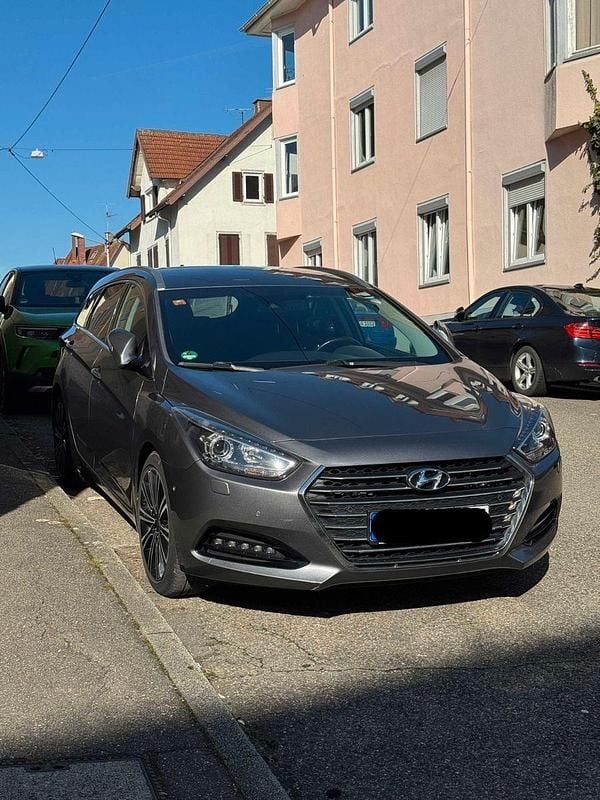 Gebraucht Hyundai i40 Premium 141 PS (103 kW) 2017 Grau Kombi