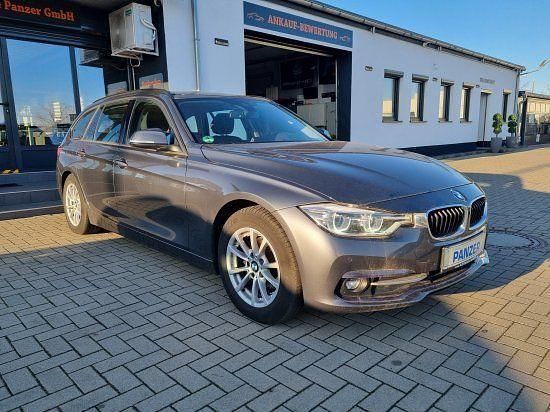 Grau Gebraucht 2019 BMW 320 Sport Line Limousine | 16.990 € (Superpreis) - Bild 1/4