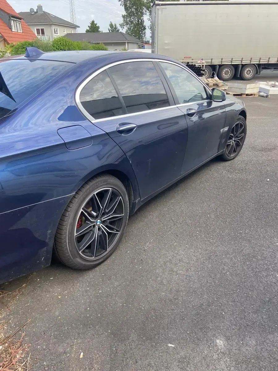 Gebraucht BMW 730 245 PS (180 kW) 2010 Blau Limousine