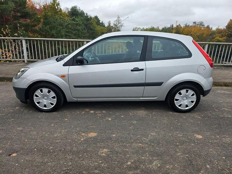 Gebraucht Ford Fiesta 69 PS (50 kW) 2006 Silber Limousine