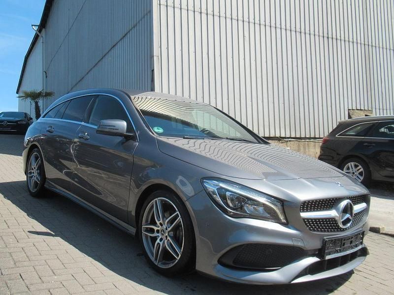 Grau Gebraucht 2018 Mercedes CLA180 Shooting Brake AMG Kombi | 19.890 € (Fairer Preis) - Bild 1/4