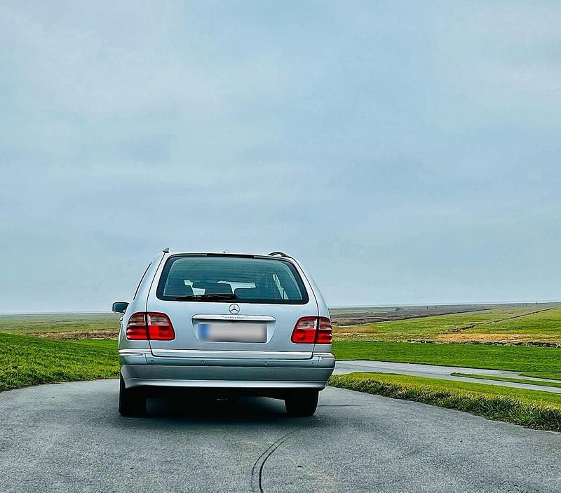 Gebraucht Mercedes E270 Elegance 177 PS (130 kW) 2002 Silber Kombi