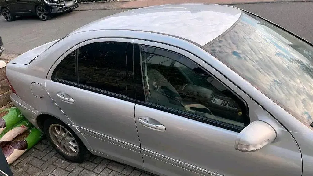 Gebraucht Mercedes C220 150 PS (110 kW) 2002 Silber Limousine