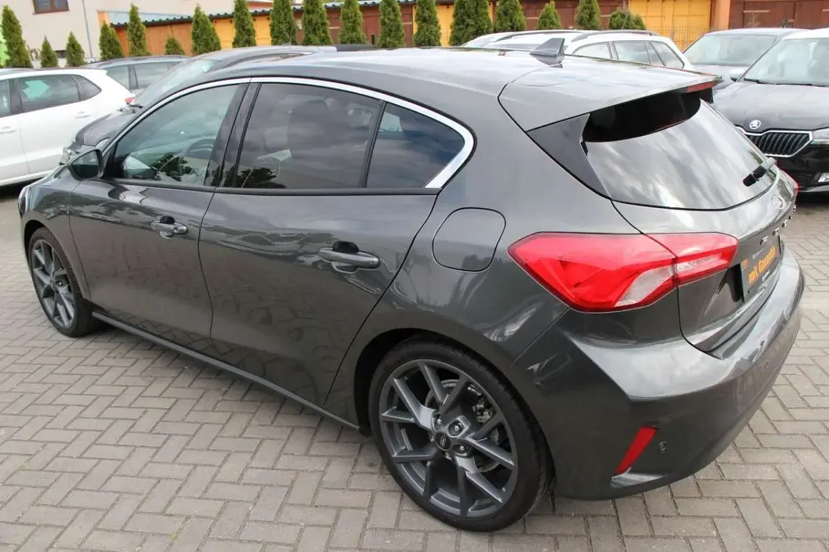 Gebraucht Ford Focus Cool & Connect 101 PS (74 kW) 2019 Grau Limousine